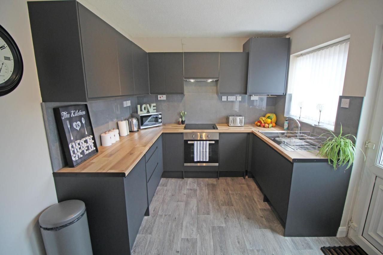 Recently Refurbished 3 Bedroom Home With Parking - Perfect For Longstays - Sleeps 8 Chester Exteriör bild